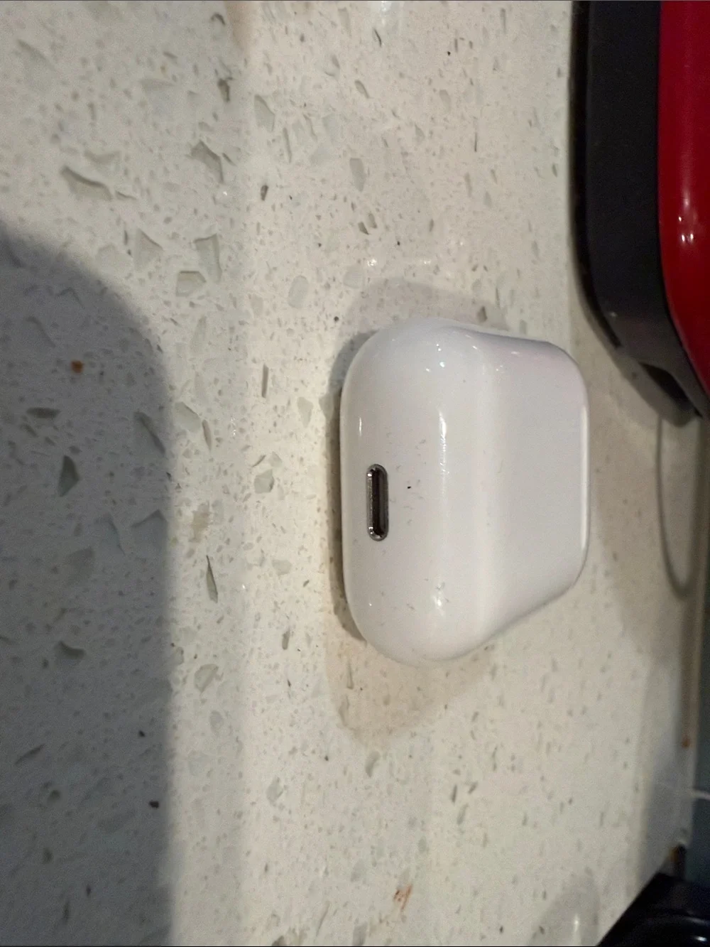 Generation 2 - Apple White Earbuds with Charging Case